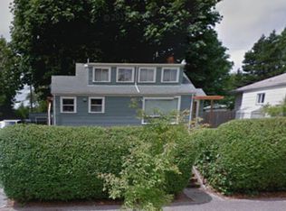 9043 32nd Ave SW, Seattle, WA 98126