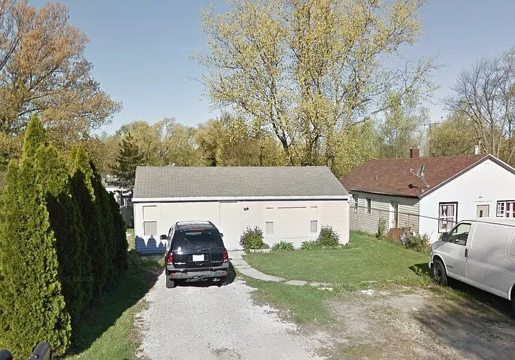 256 Oakview Ave photo 1