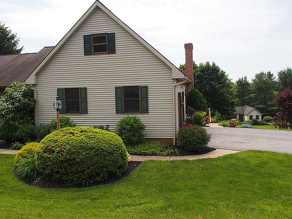 View side entrance driveway