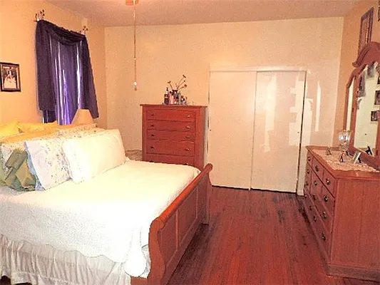 Sold by R New York | media 5