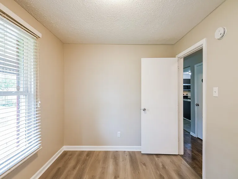 4825 Manker St — Photo 13