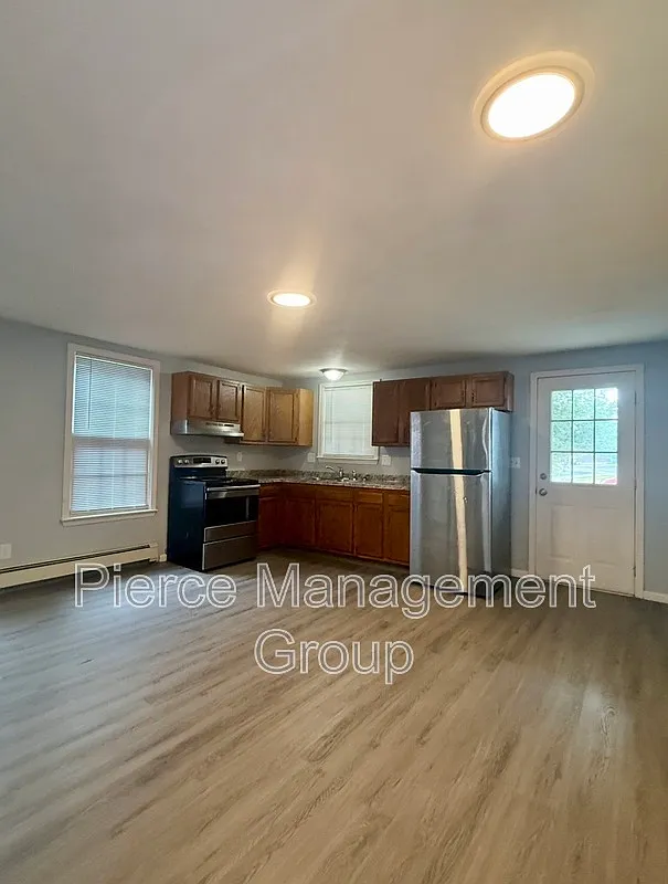 3 bed, 1.0 bath, $2,450 — Photo 3