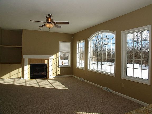 4th image of 4 Magnolia Way