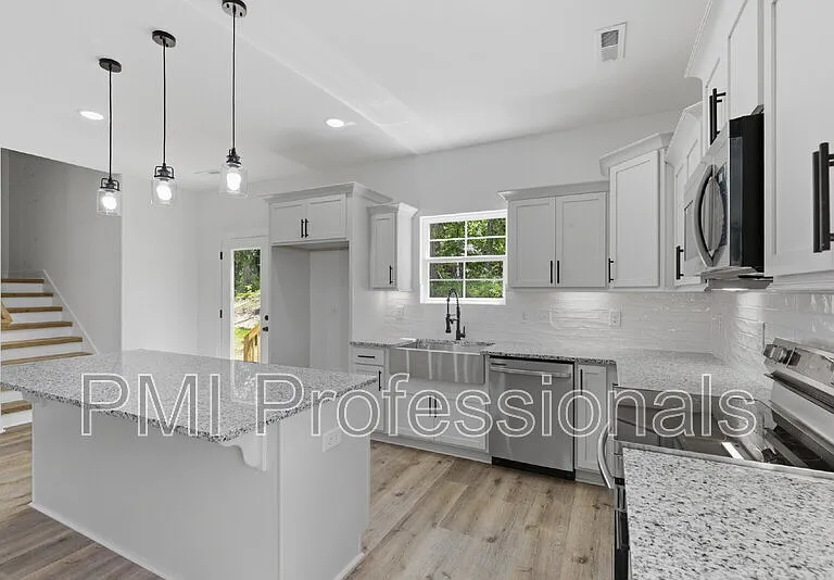 408 Legions Ct — Photo 13