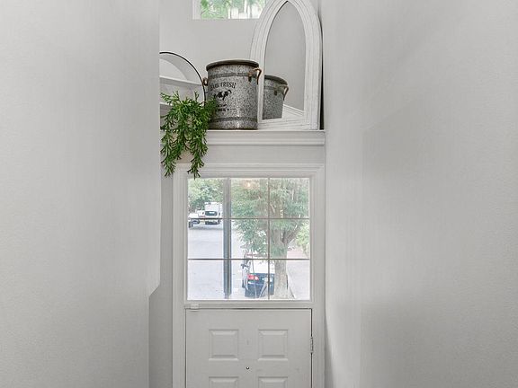 3rd image of 5064 Kilburn St