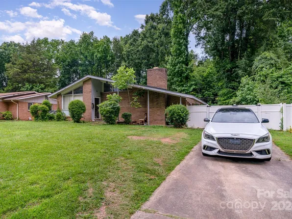 720 Vickery Dr, Charlotte, NC 28215