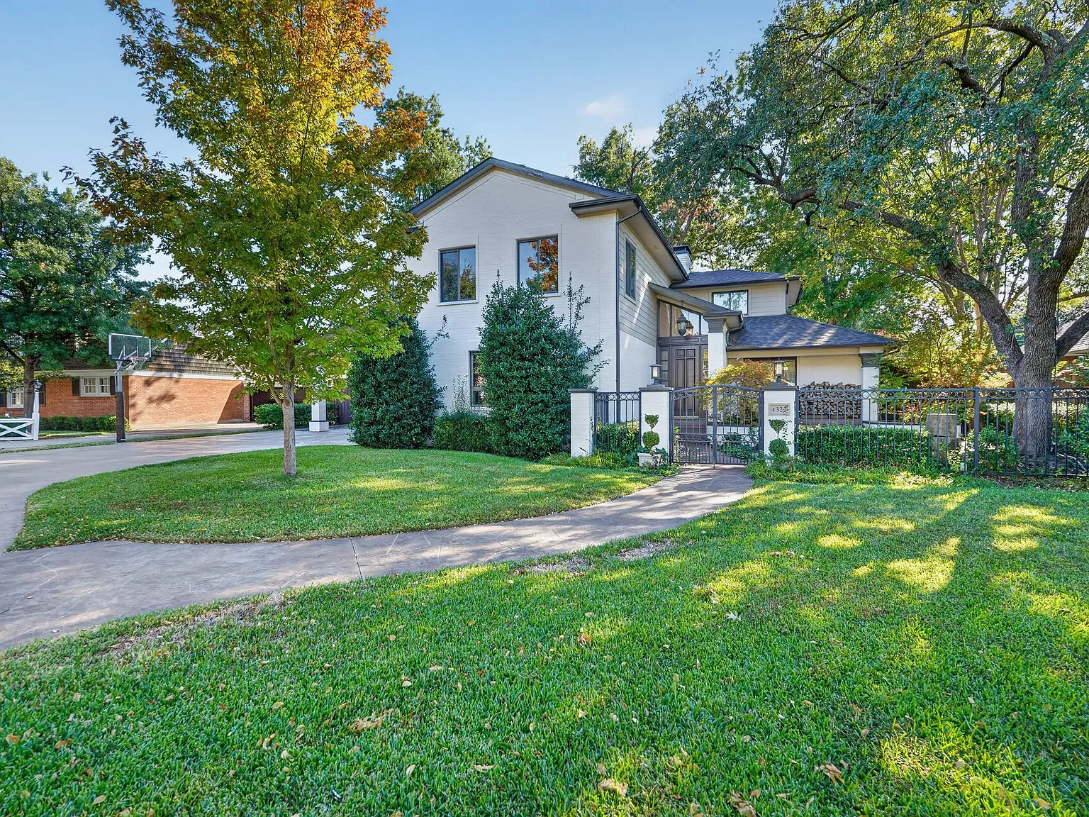 5 bed, 4837 sqft, $10,000 — Photo 4