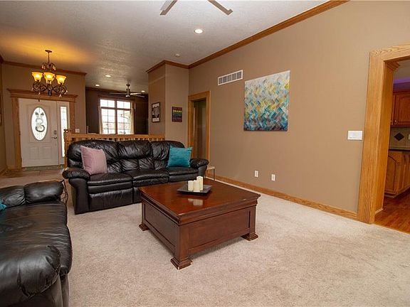 5th image of 2090 SE Florence Dr