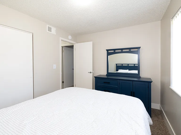 Glendale Apartments — Photo 11