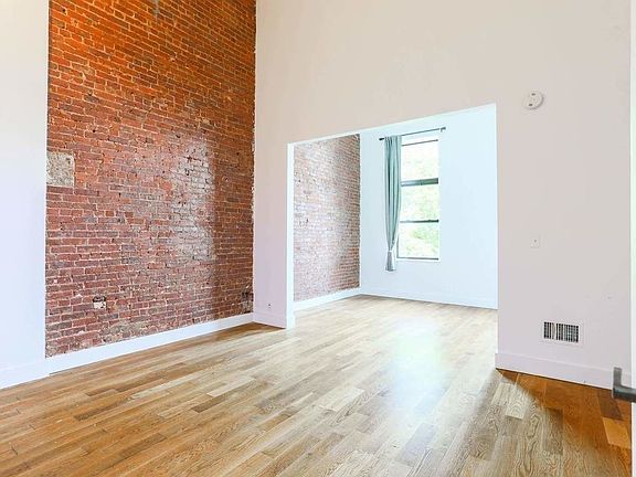 4th image of 949 Willoughby Ave #209D