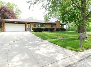 140 Neil Rd, Sugar Grove, IL 60554