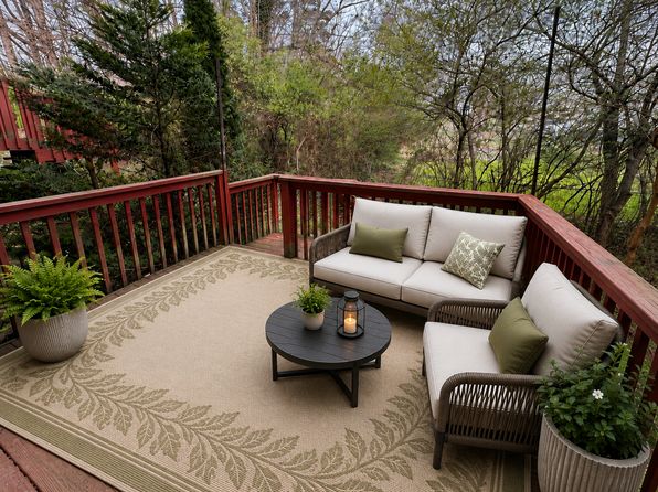 906 Blue Spruce Way