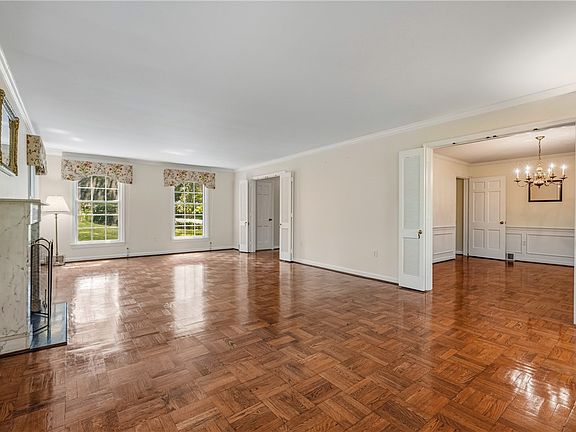 4th image of 641 Pine Rd
