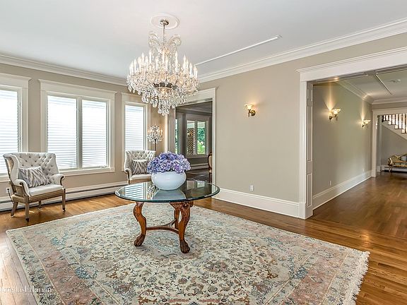 4th image of 6 Bel Air Ct