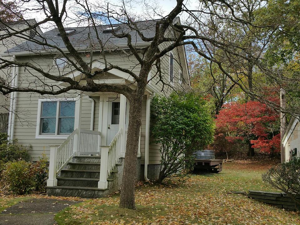 2nd image of 35 Maple Ave