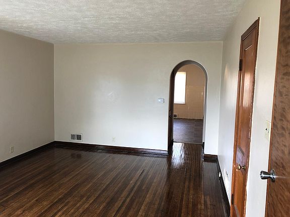 3rd image of 2905 Prast Blvd