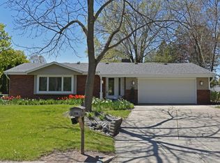 2671 S Root River Pkwy, West Allis, WI 53227