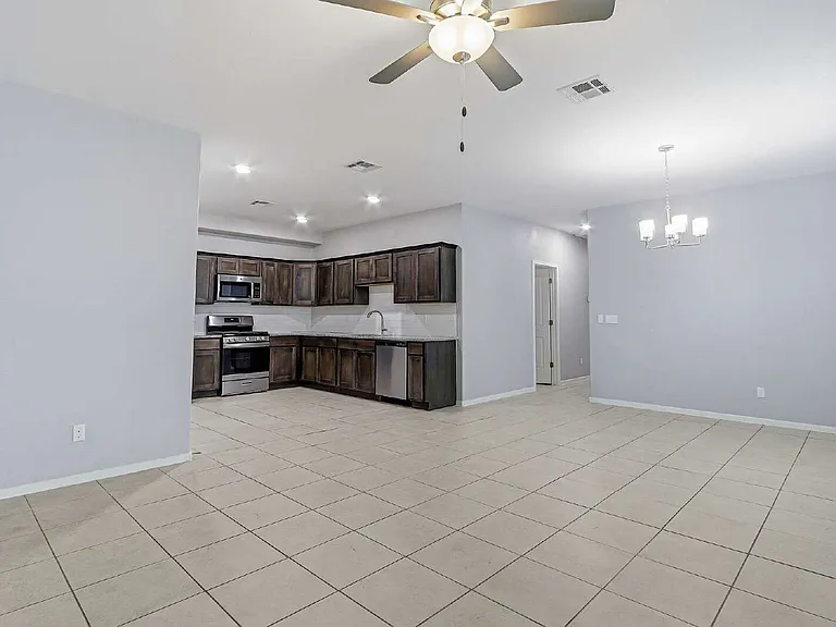 11500 Summer Dr #B — Photo 3