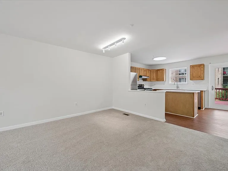 442 Blossom Ln — Photo 6
