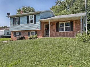 62 Locust Grove Rd, Bainbridge, PA 17502