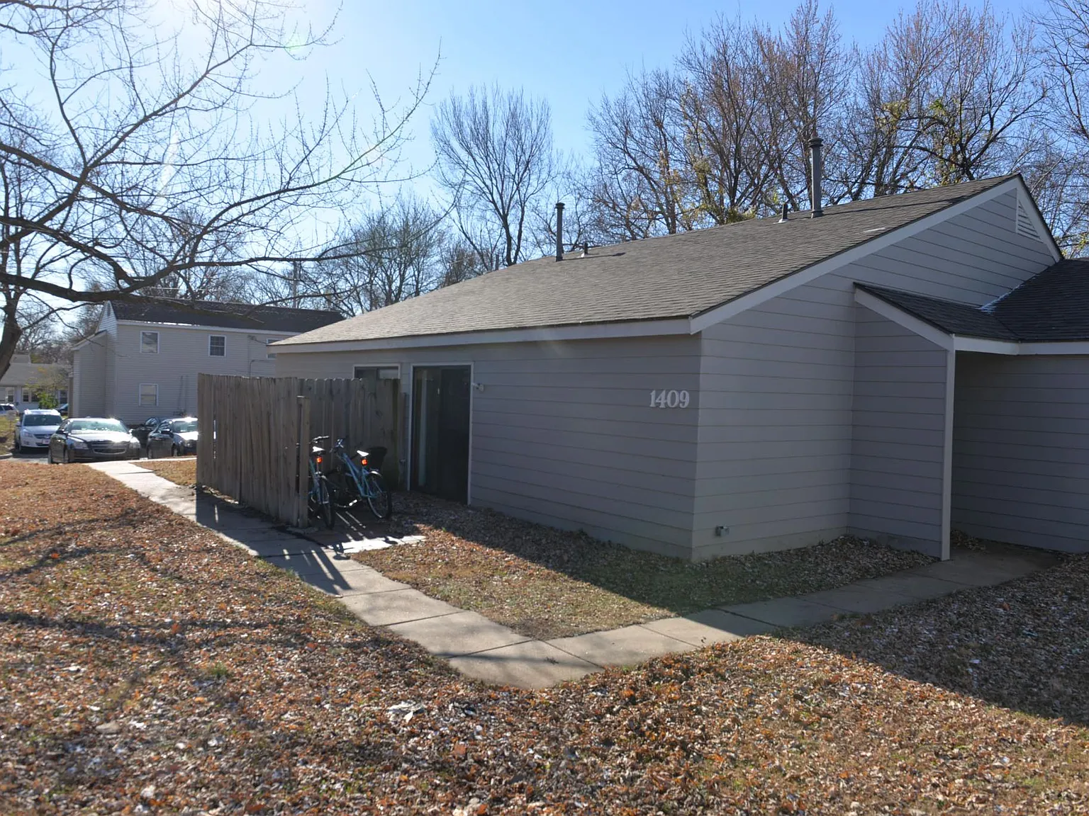 1409 McCain Ln — Photo 2