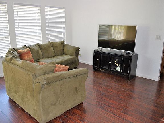 3rd image of 9 Rivermont Ct