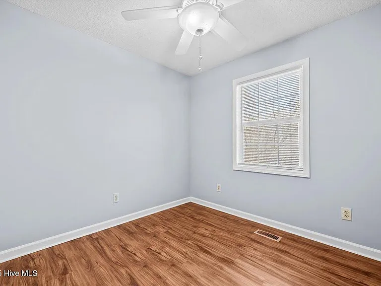 405 Spring Lake Dr — Photo 17