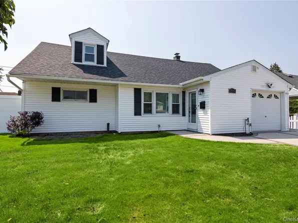 3554 Martha Boulevard, Bethpage, NY 11714