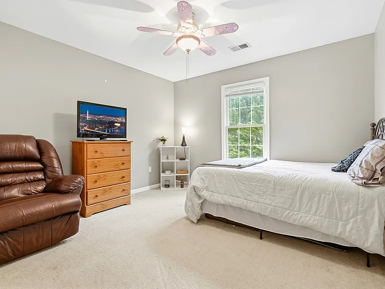 31 Palace Ln — Photo 28
