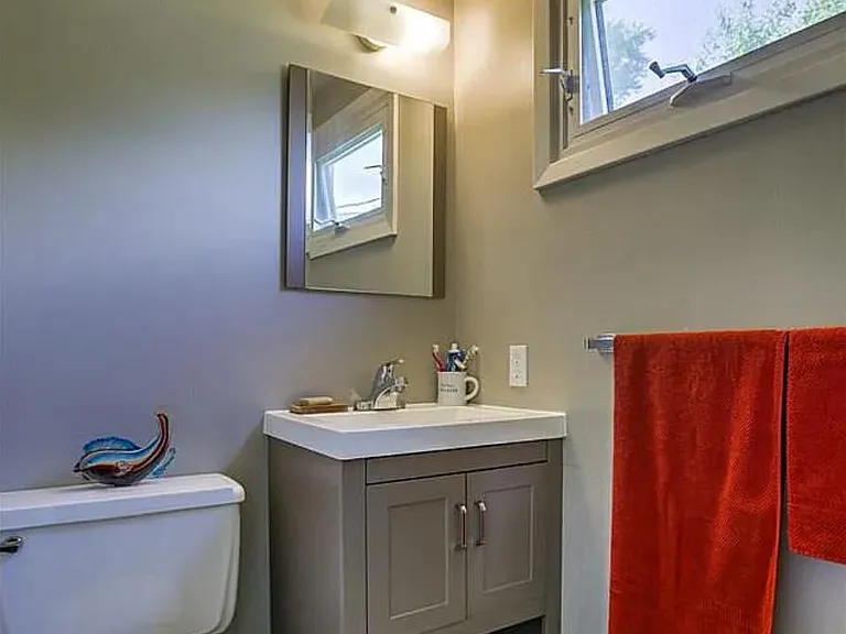 1901 Manor Ct — Photo 13