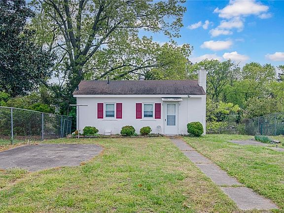 3rd image of 8 Magnolia Pl