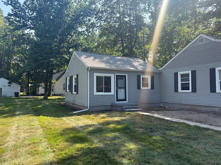 33880 Roberts Rd — Photo 2