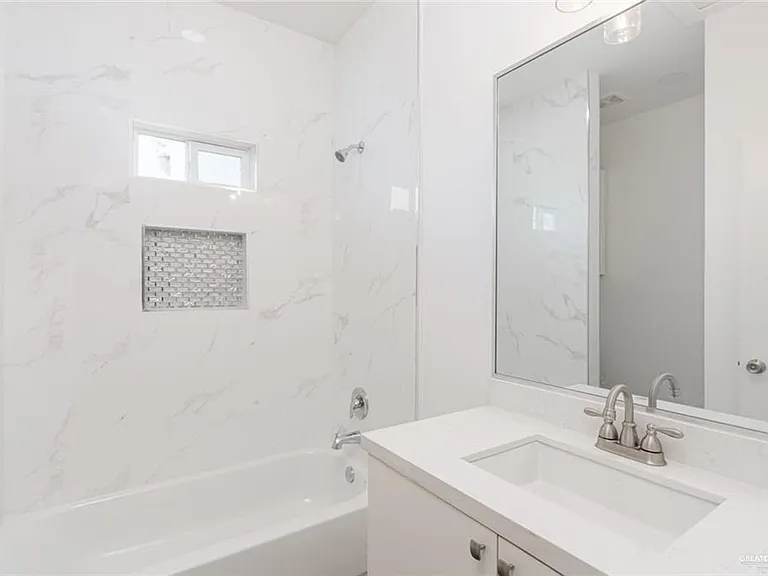 529 Country Club Dr — Photo 12