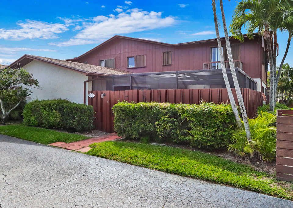 1st image of 4583 Holly Lake Dr