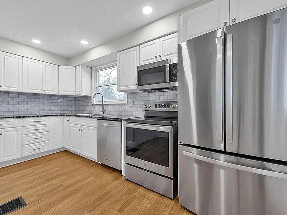 4th image of 2375 Swansea Rd