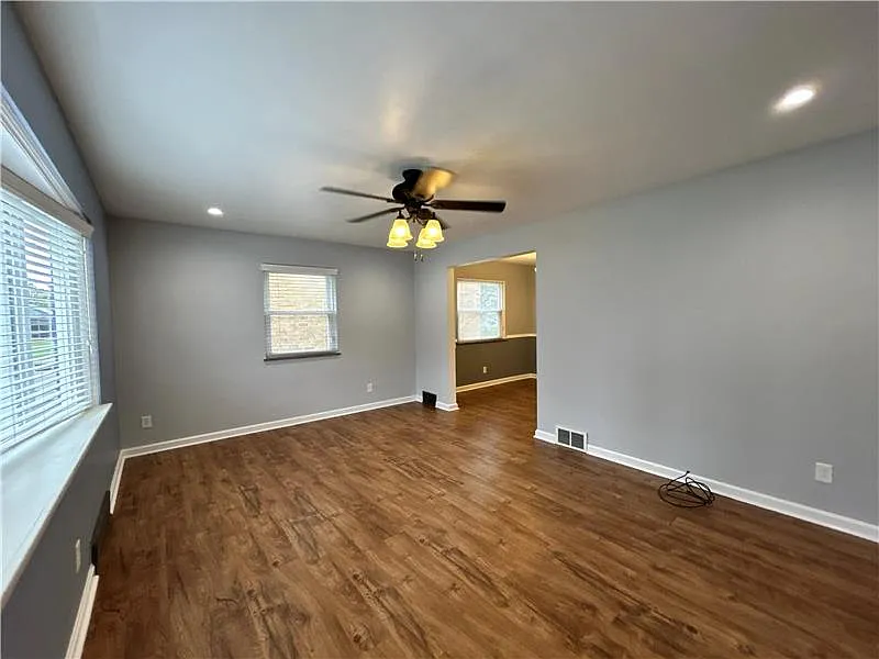 4 bed, $2,000 — Photo 3