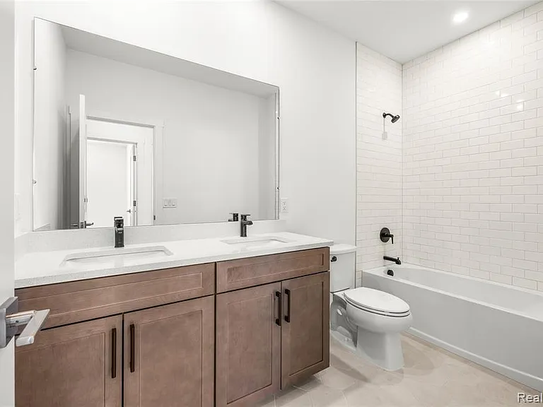 416 S Center St — Photo 23