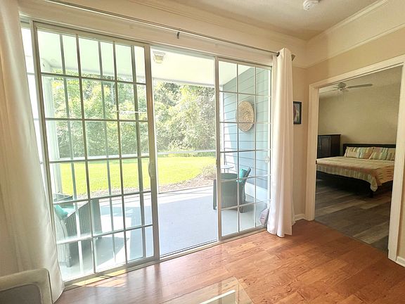 Living Room to Screened Lanai