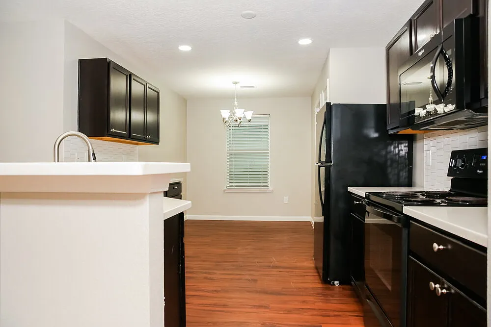 3 bed, 2.0 bath, 1543 sqft, $2,115 — Photo 4