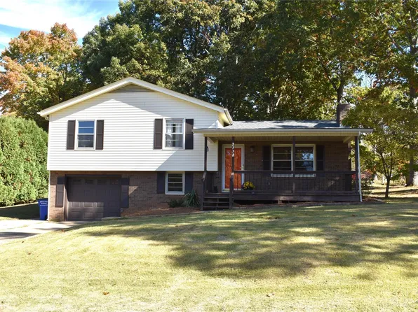 2732 Sparks Dr, Hudson, NC 28638