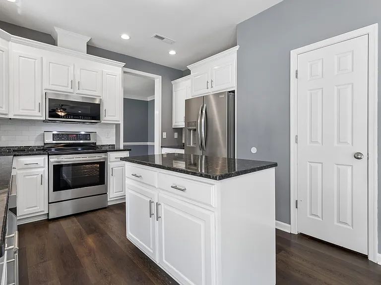 101 Sycamore Ln — Photo 18