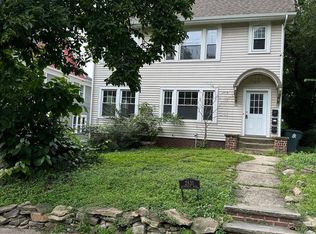 2831 Hampshire Rd, Cleveland, OH 44118