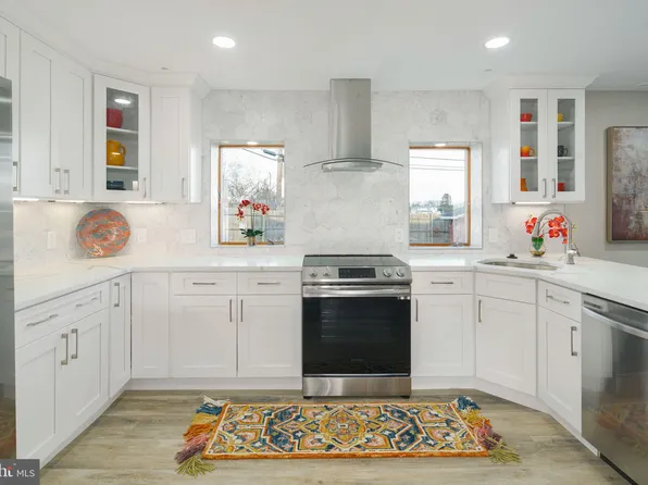 62 Pine Needle Rd, Levittown, PA 19056