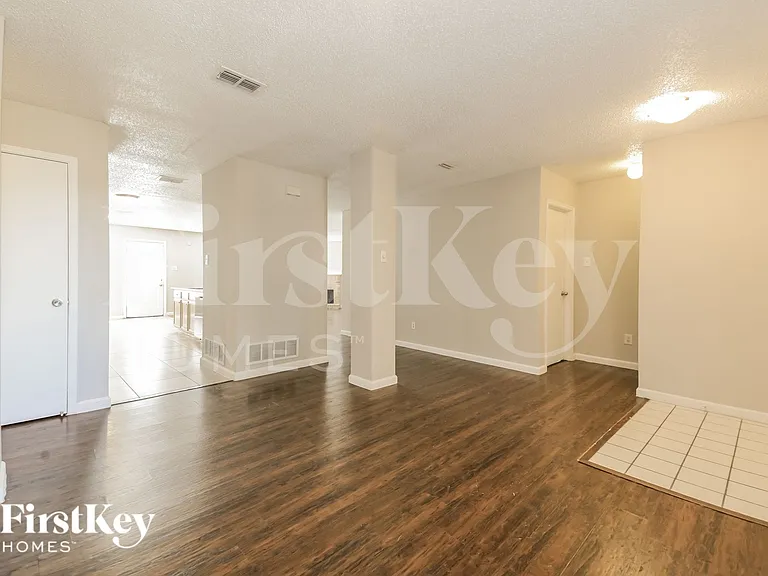 1395 Stewart Dr — Photo 11