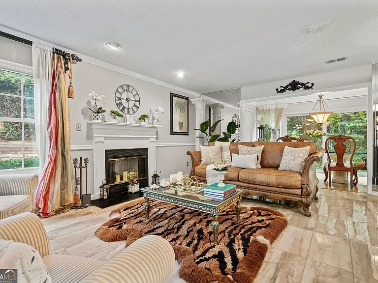 81 Hampshire Ct — Photo 4