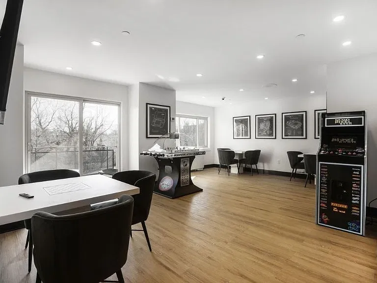 Ruxton Towers Apartments — Photo 25