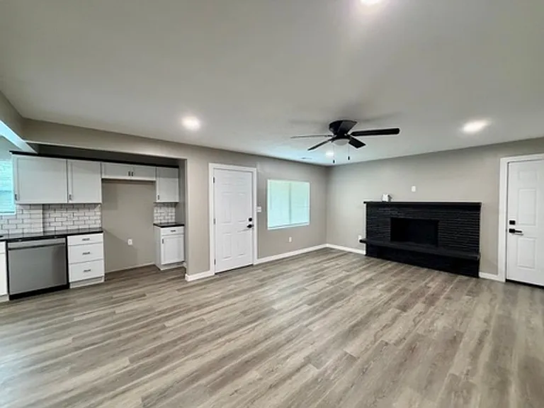 1755 S Greenwood Ave — Photo 6