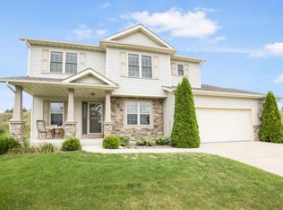 N8202 Pritchard Farm Rd, Ixonia, WI 53036