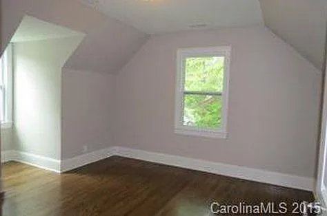 2210 Chatham Ave — Photo 11