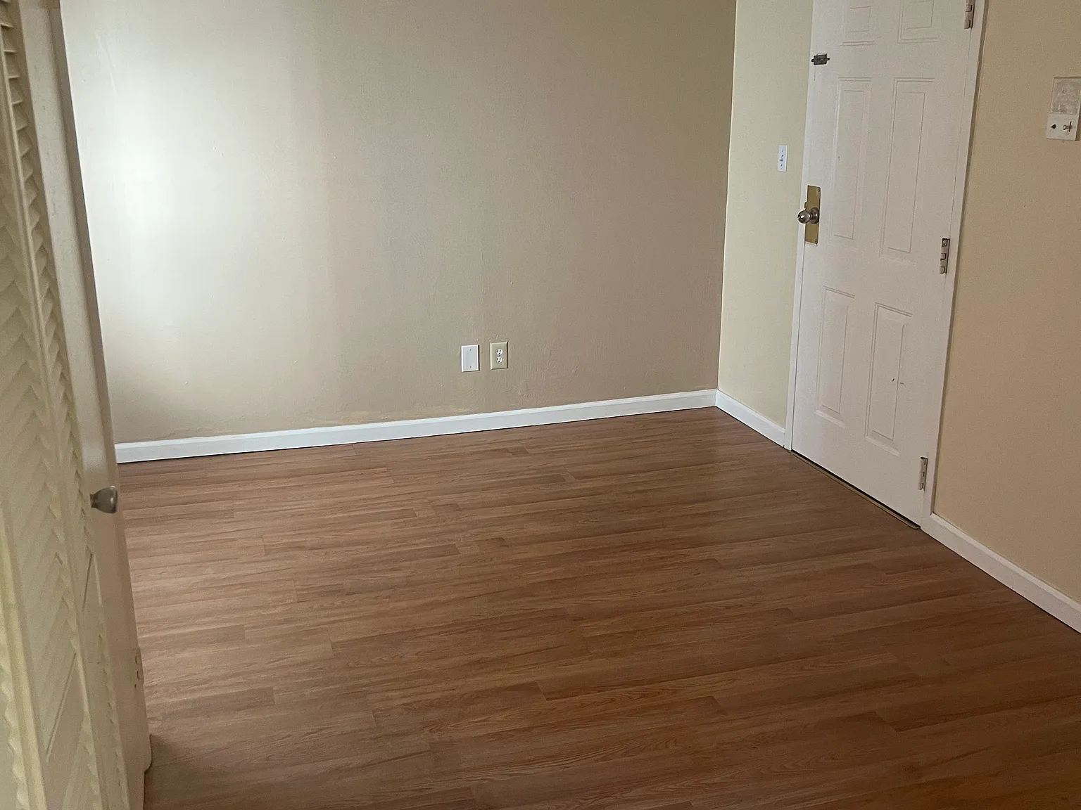 Studio, 1.5 bath, 500 sqft, $550 — Photo 2